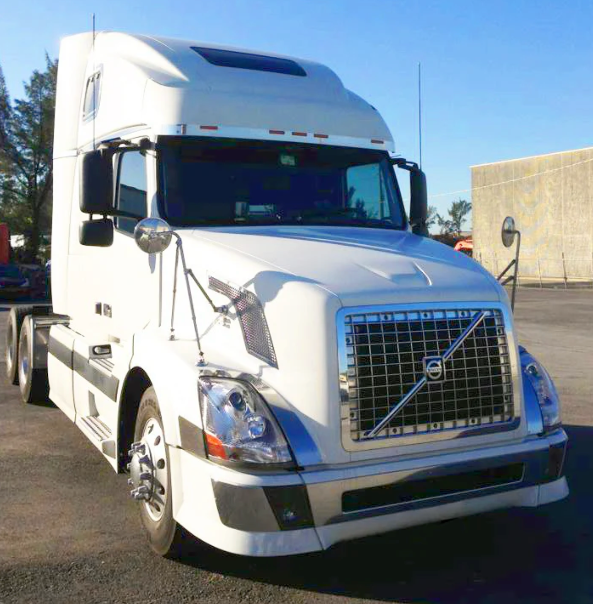 Grille Chrome Plastic - Volvo VNL (2003 - 2018) VNM (2004-2018)