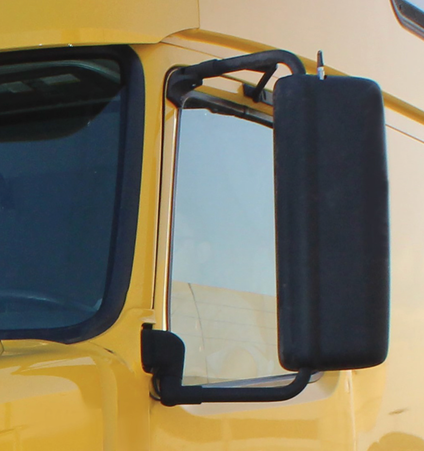 BLACK HEATED MIRROR ASSEMBLY FOR 2004-2012 VOLVO VNL - PASSENGER