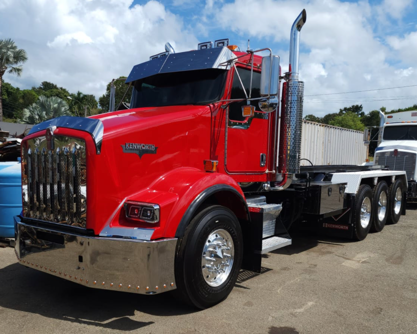 Bumper 18" Chrome Kenworth T800 American Eagle End w/ Tow & Button Light Holes.