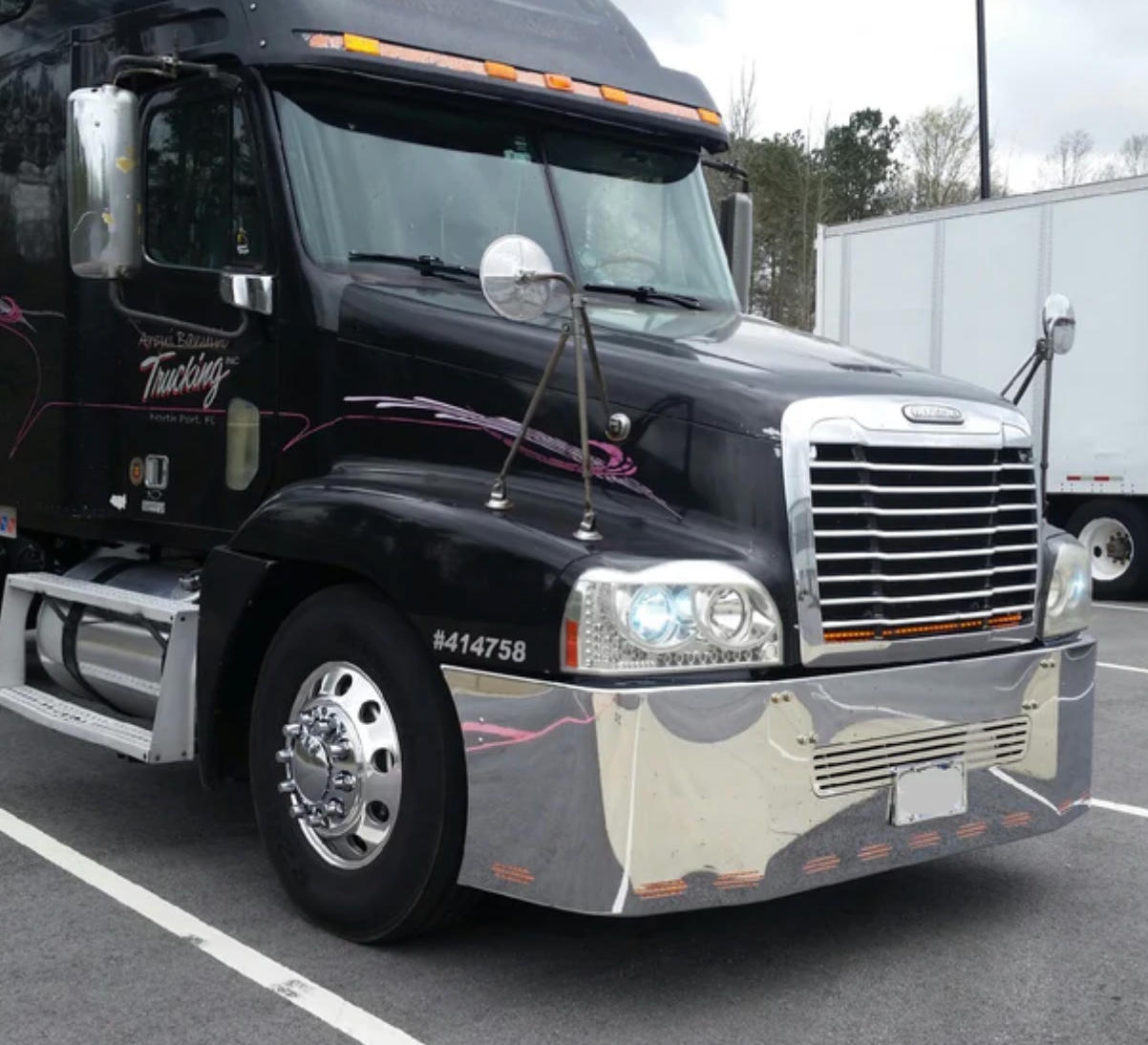 Bumper 22" Chrome Freightliner Century (1996-2004) w/ Tow & Hidden Light Holes