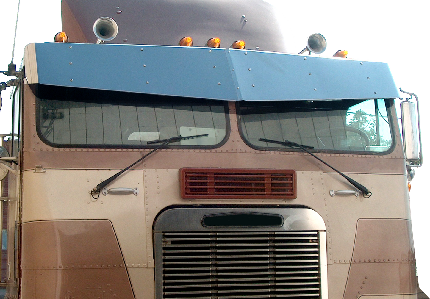 Freightliner Cab Over/FLT 9664 T 13" x 15" V-Style Visor