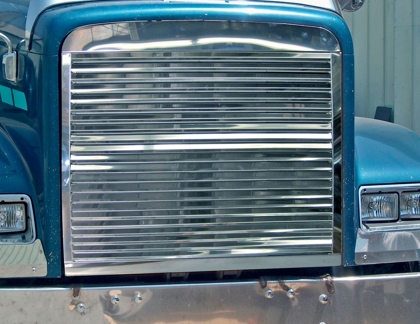 Freightliner FLC Hood Grill w/22 Louvers (39.25)
