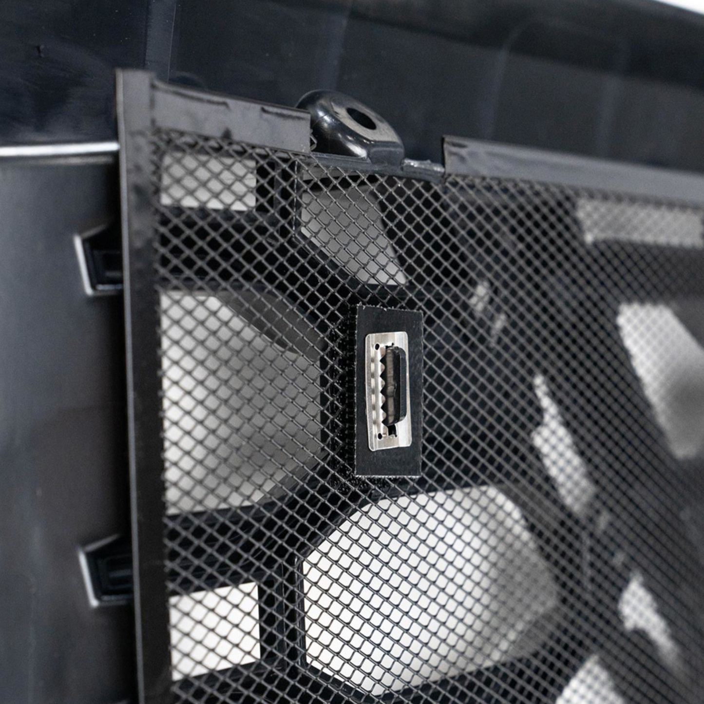 GRILLE WITH BUG SCREEN FOR 2018-2024 VOLVO VNL-BLACK