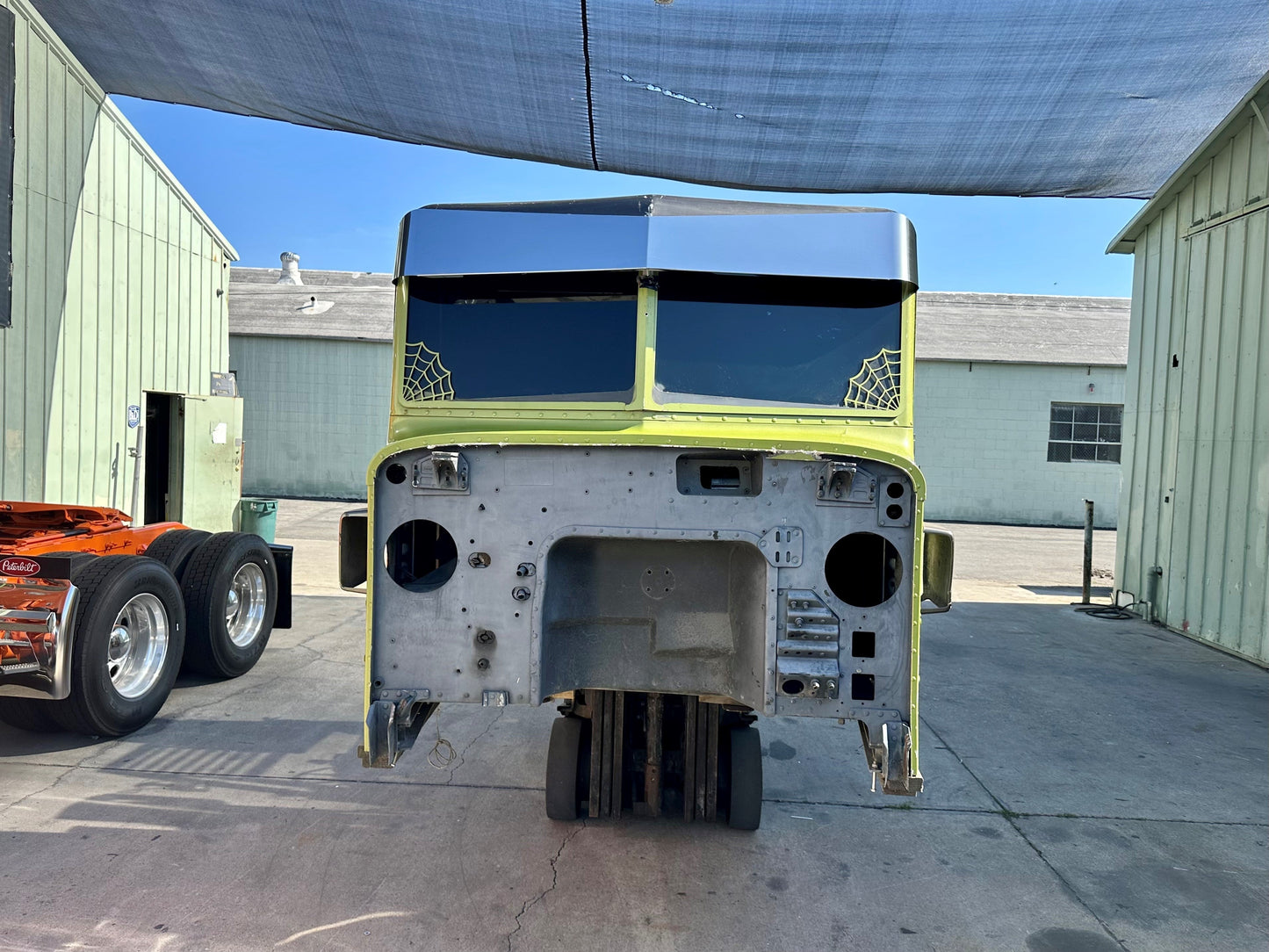 Peterbilt All St. Cab 10-1/2" x 7" Blind Mount Reverse Bowtie Style Visor
