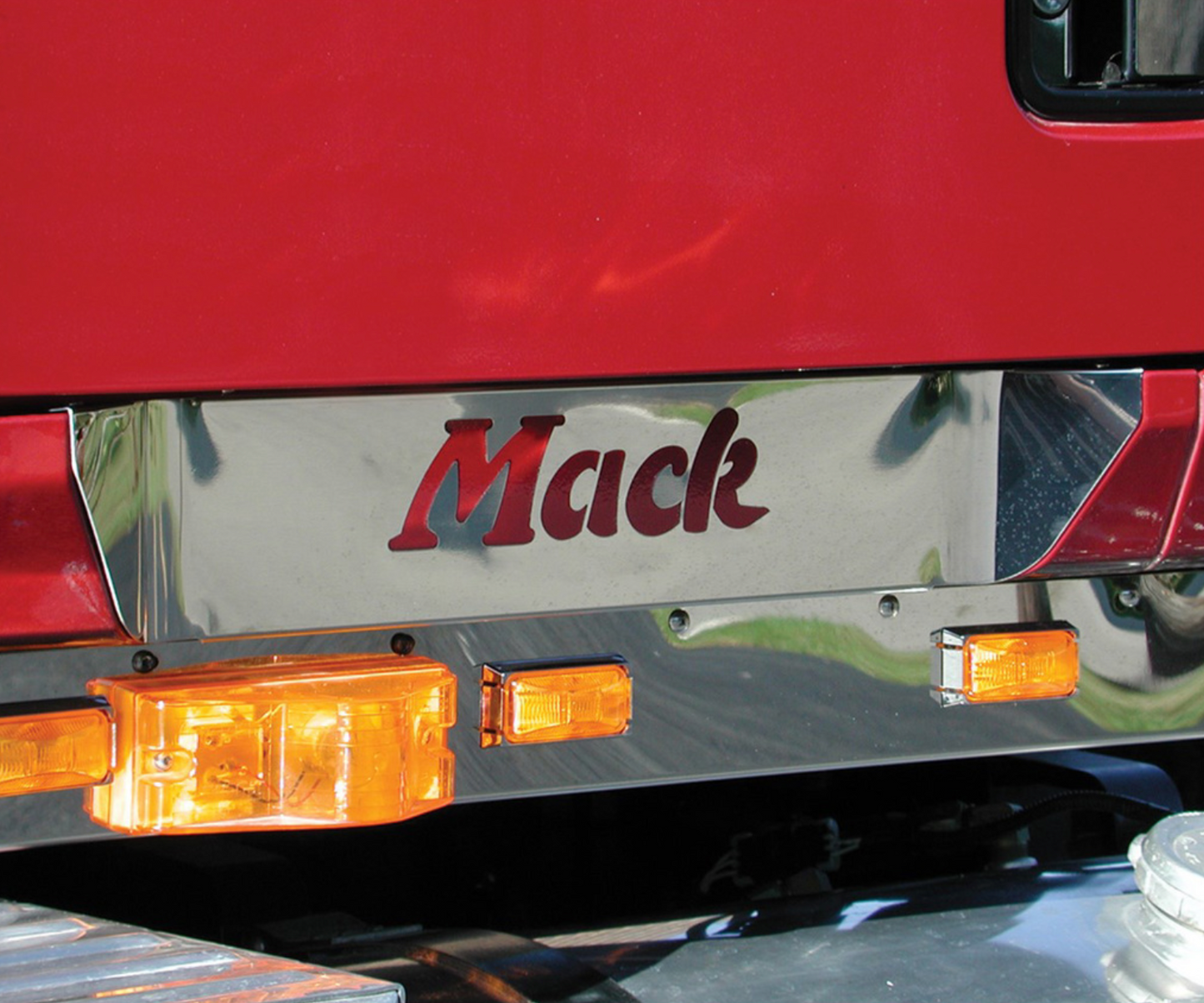 STAINLESS UPPER SCUFF PANEL WITH LOGO FOR MACK CH/CL