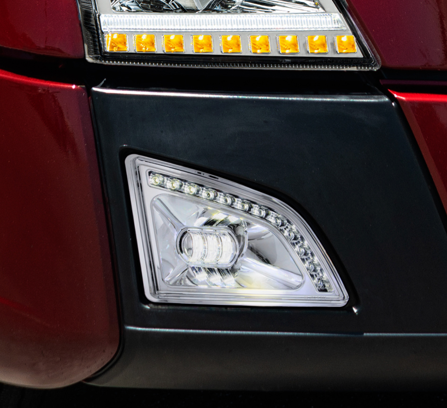 18 LED CHROME PROJECTOR FOG LIGHT WITH POSITION LIGHT FOR 2018-2024 VOLVO VNL - PASSENGER/RIGHT