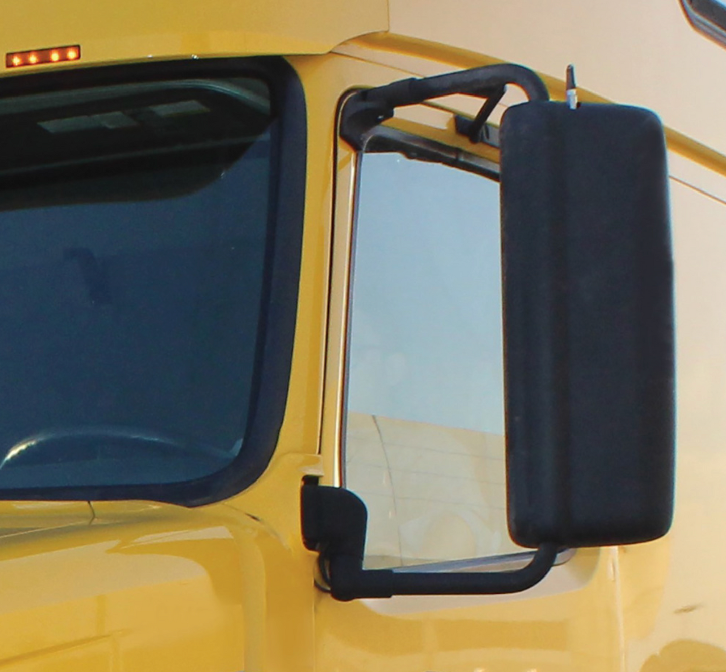 BLACK HEATED MIRROR ASSEMBLY FOR 2004-2012 VOLVO VNL - DRIVER