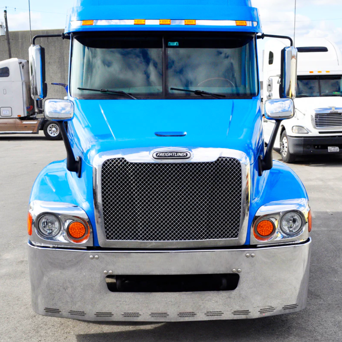 Bumper 18" Chrome Freightliner Century (1996-2004) w/ Tow & 11 Hidden Light Holes