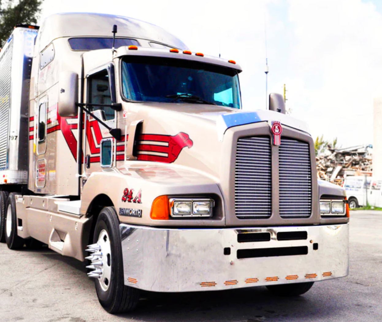 Bumper 20" Chrome Kenworth T600 (All Years) w/ Air Vent, Tow & 9 Hidden Light Holes