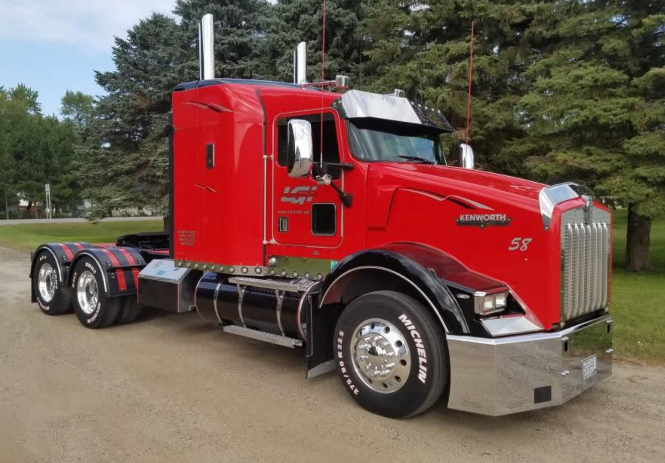 Bumper 20" Chrome Kenworth T800 (1986-2003) w/ Tow, Fog & 9 Hidden Light Holes. (Custom FG-57)