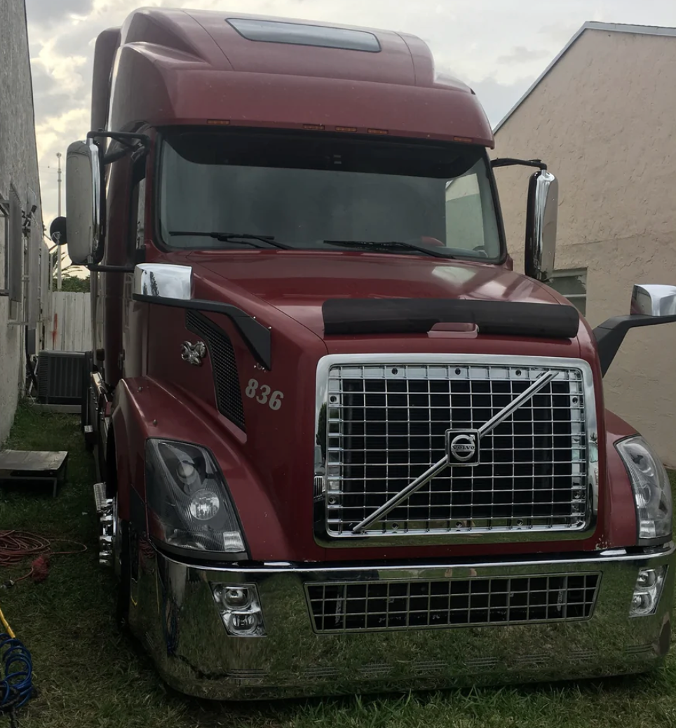 Bumper 20" Chrome Volvo VNL (2004-2017) w/ Wrap Around, Grille, Fog Light Hole & 10 Hidden Light Holes