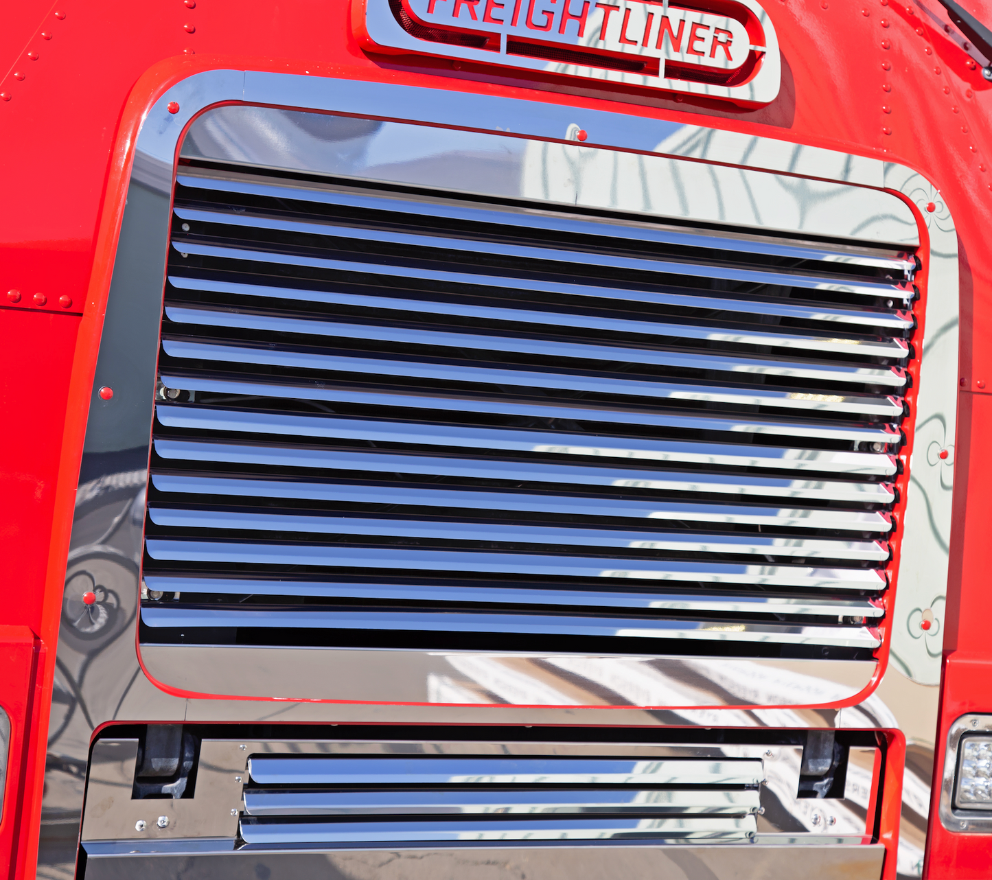 Freightliner Argosy First Generation Hood Grill - 14 Louvers - Grill Surround NOT included.