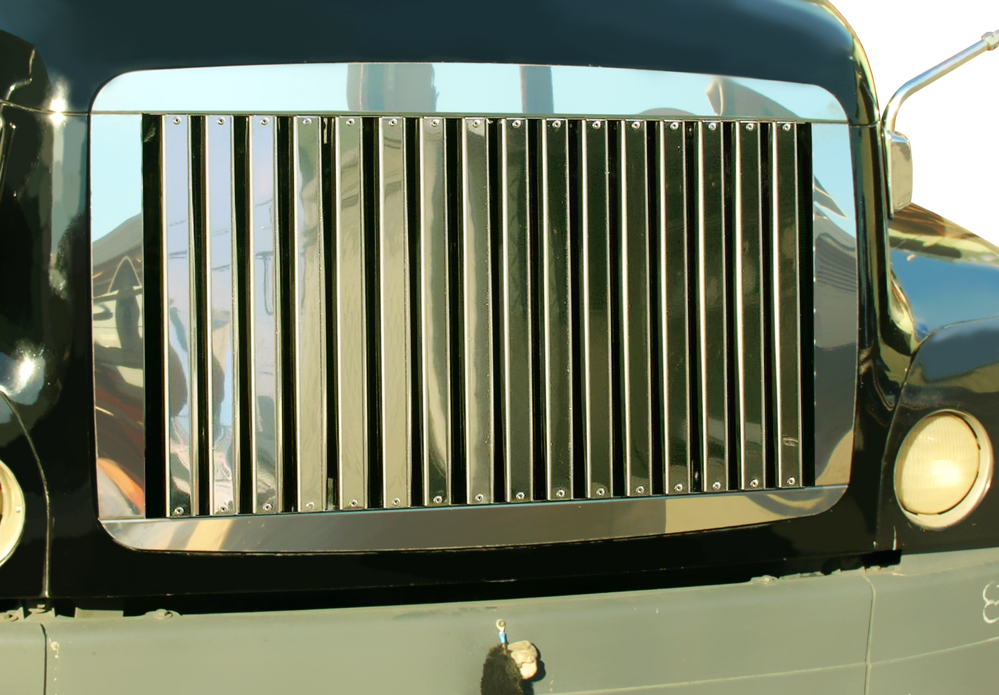 Freightliner Century Hood Grill w/16 Vertical Bars (18.875)