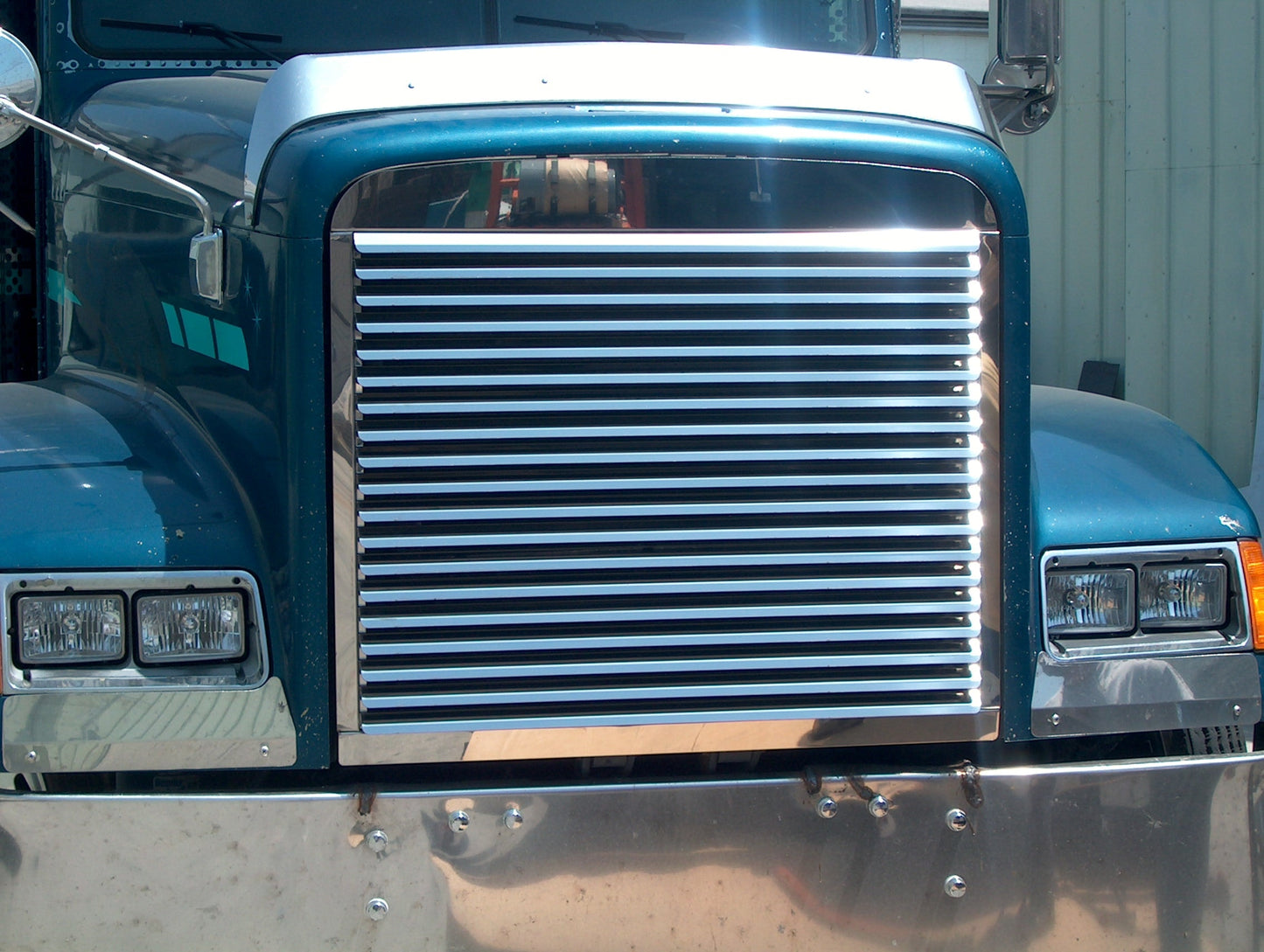 Freightliner Classic /Condo/ FLD 120 Hood Grill w/17 Louvers (39.25)