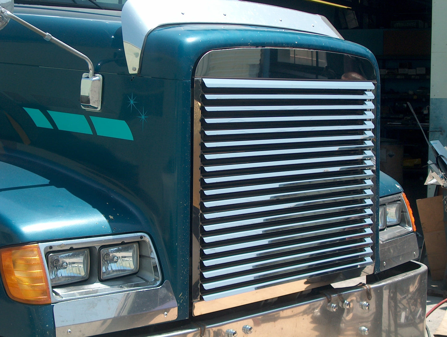 Freightliner Classic /Condo/ FLD 120 Hood Grill w/17 Louvers (39.25)