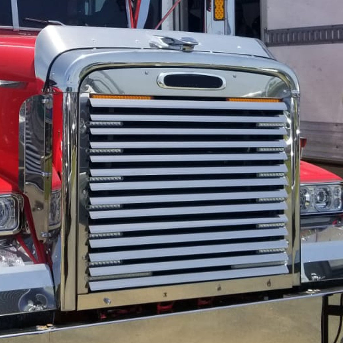 Freightliner Classic Stainless Steel Louvered Grill - 14 Bars (1990+)