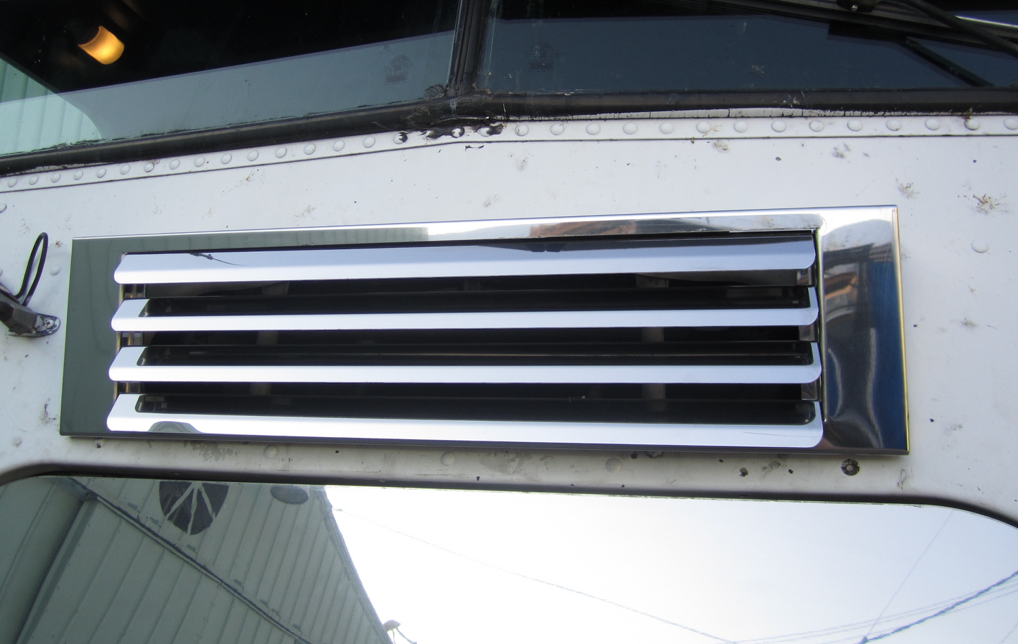 Freightliner FLA Cab Over Hood Vent Grill Insert w/4 Louvers