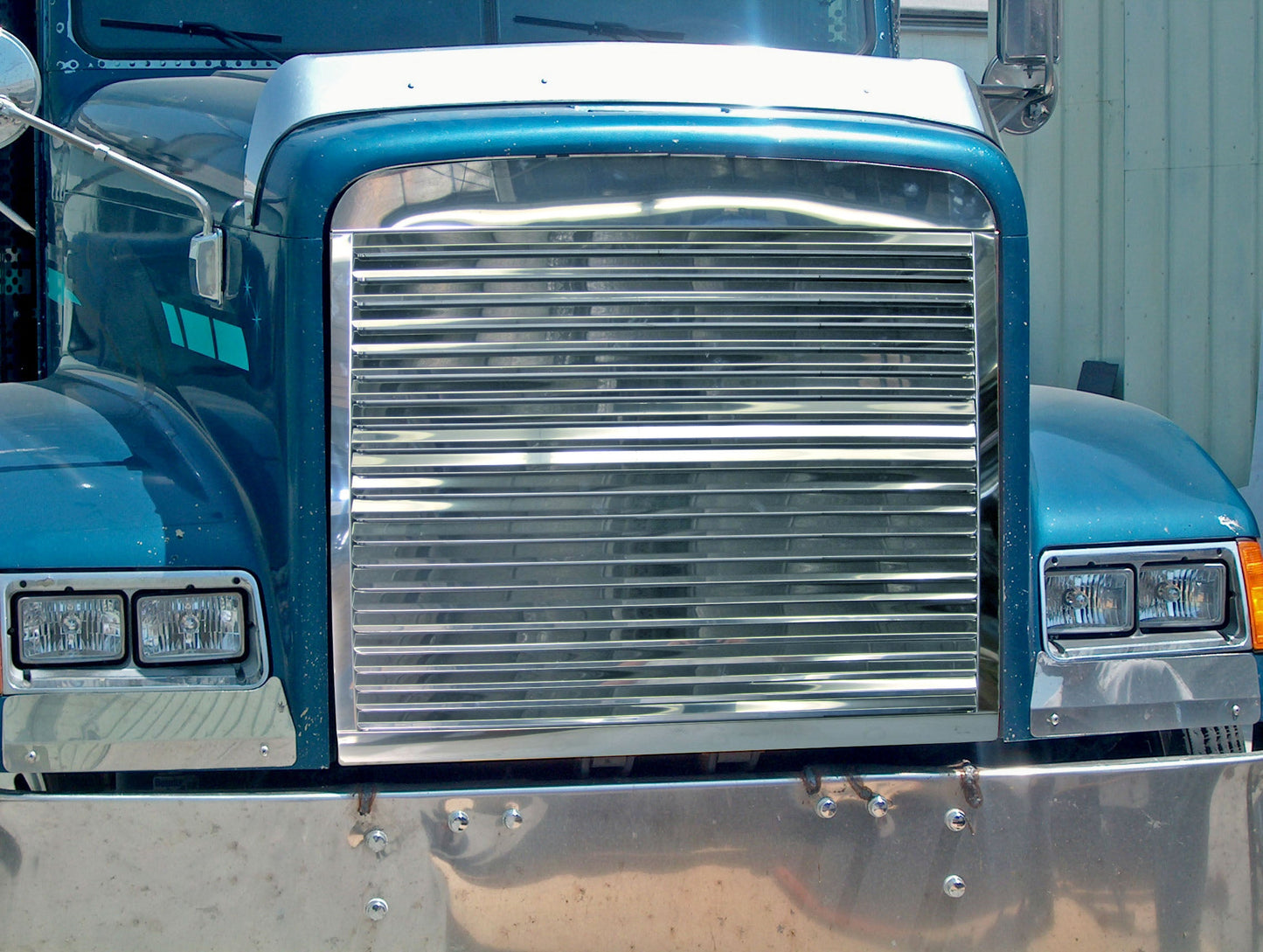 Freightliner FLC Hood Grill w/22 Louvers (39.25)