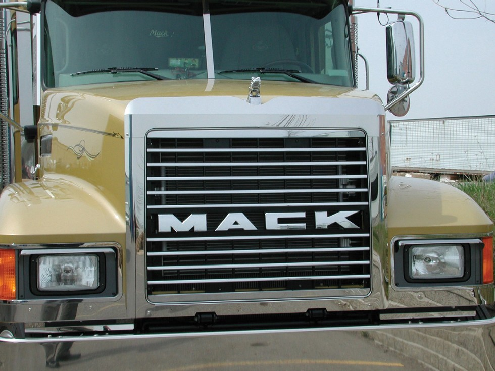Grille Surround & Bug Deflector Mack CH Set Forward Axle Models Only.