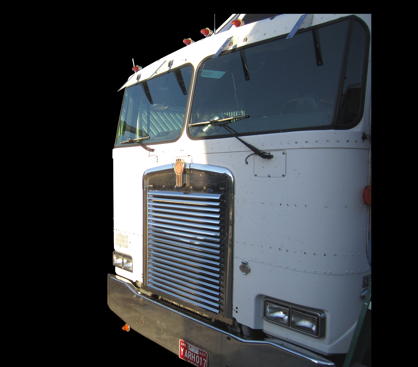 Kenworth K100E Cab Over Hood Grill w/20 Louvers (31.375)