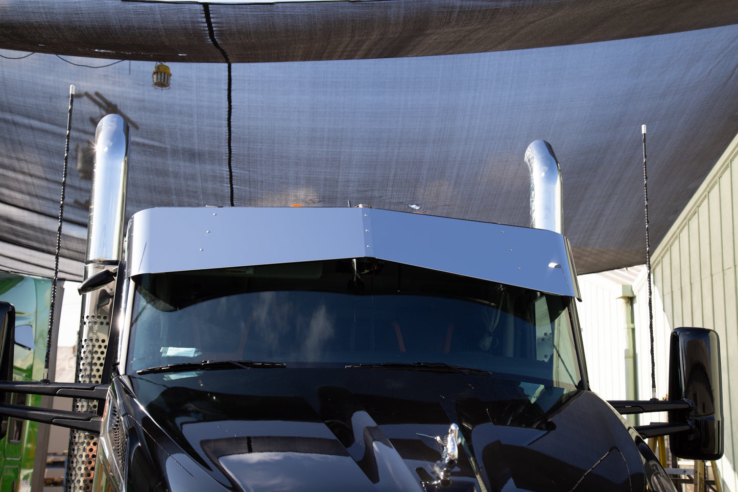 Kenworth T880/T680 Next Gen Flat Top 14" x 10" Bowtie Visor (Flat Top, Uses OEM Visor Brackets)