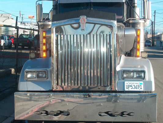 Kenworth W900L Long Hood Grill w/ 15 Vertical Bars.