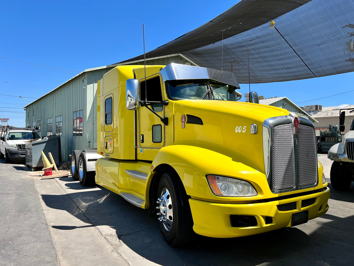 Kenworth W900L/T660/T800/T330 13" x 10" Botelho Blind Mount Bowtie Visor w/15-3/4" Light Holes