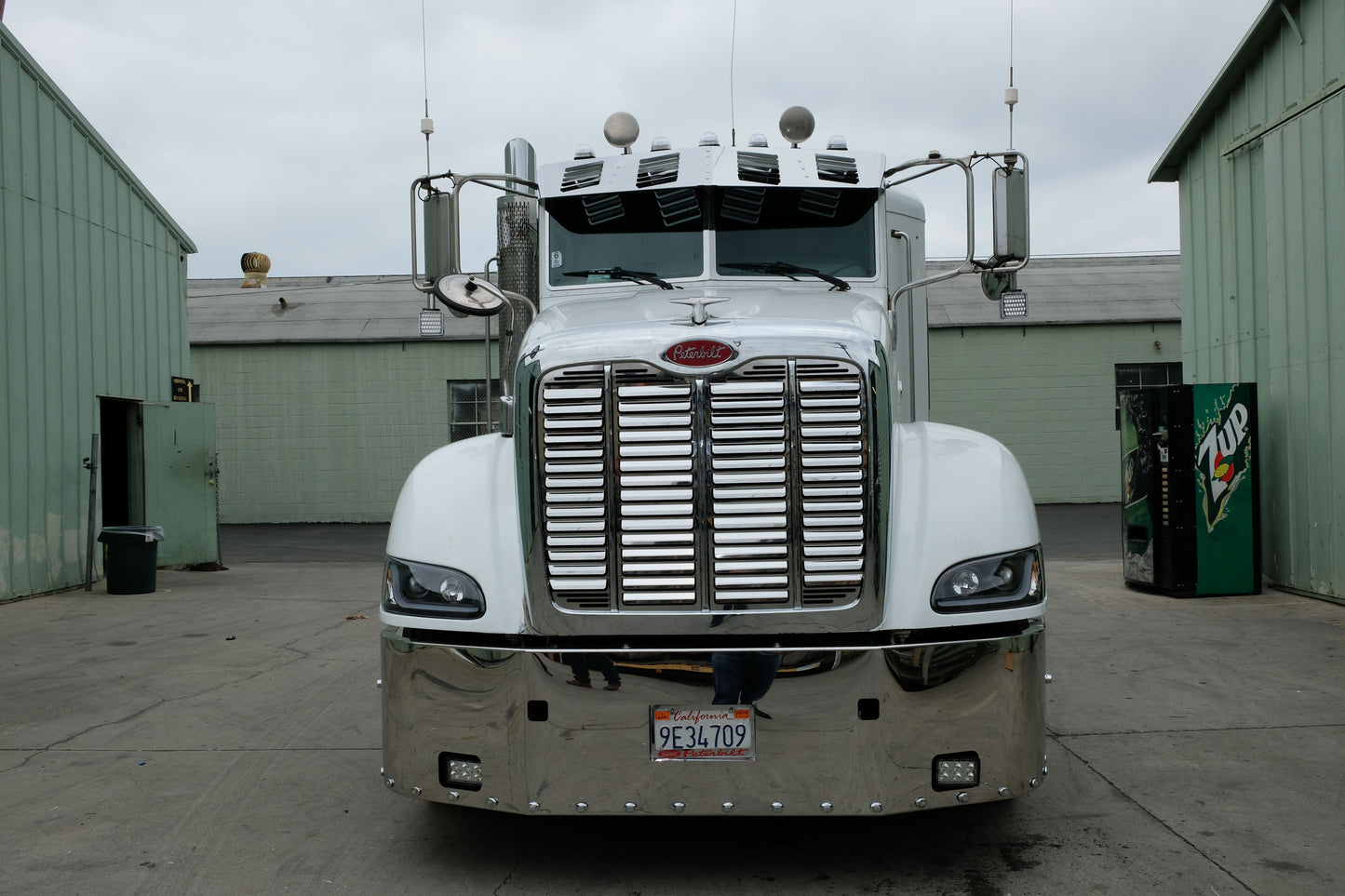 Peterbilt 386 Hood Grill w/58 Punch Louvers