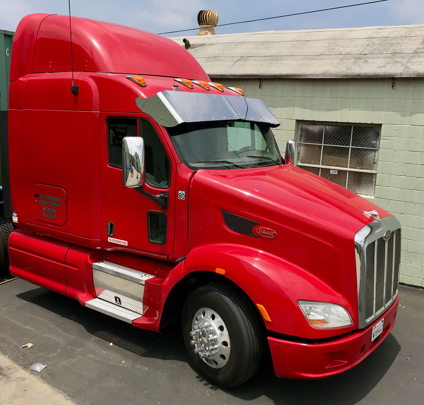 Peterbilt 587/387 18" x 15" Bowtie Visor