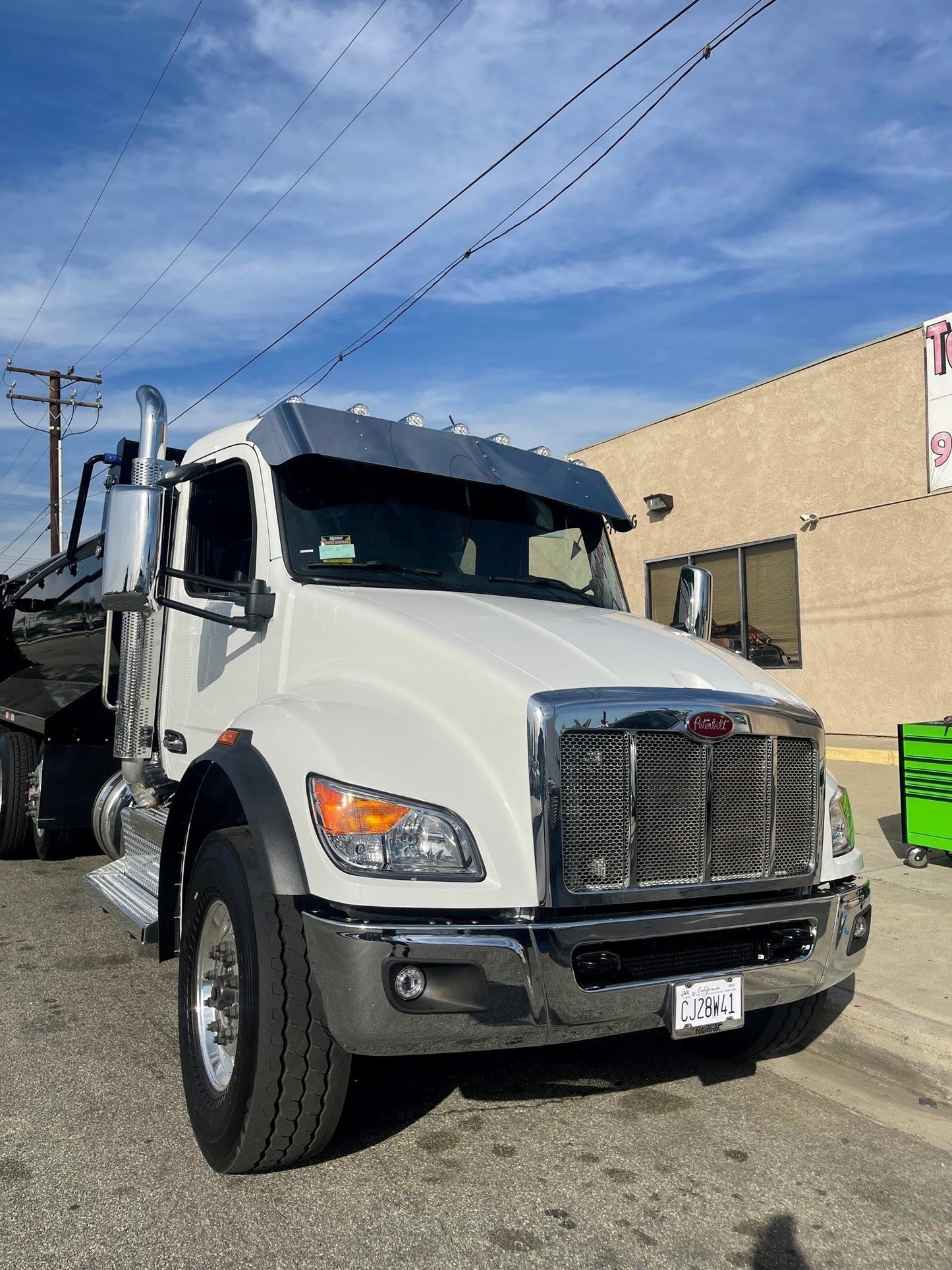 Visor 14" Peterbilt 579/567 (Flat Top). Year 2015+